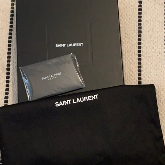 Saint Laurent YSL Uptown Medium Shiny Smooth Calfskin Pouch Clutch Bag - Picture 4 of 4